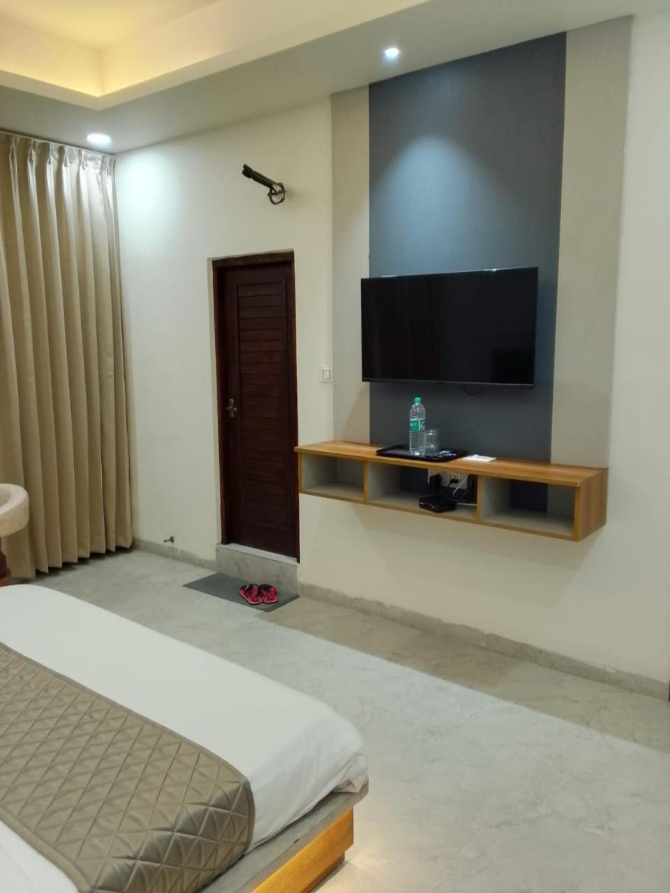 Hotel The Grand View Baijnāth Esterno foto