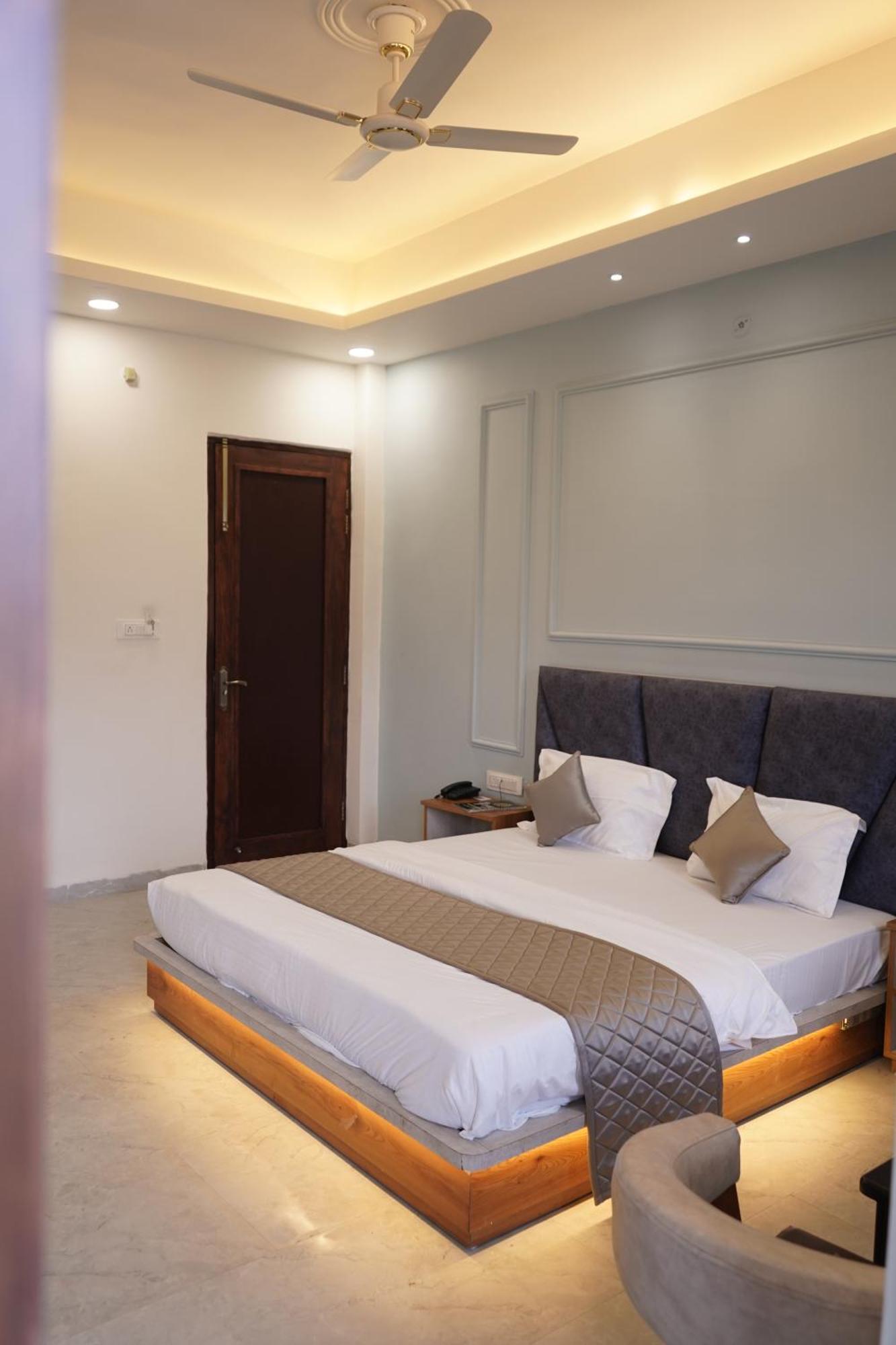 Hotel The Grand View Baijnāth Esterno foto